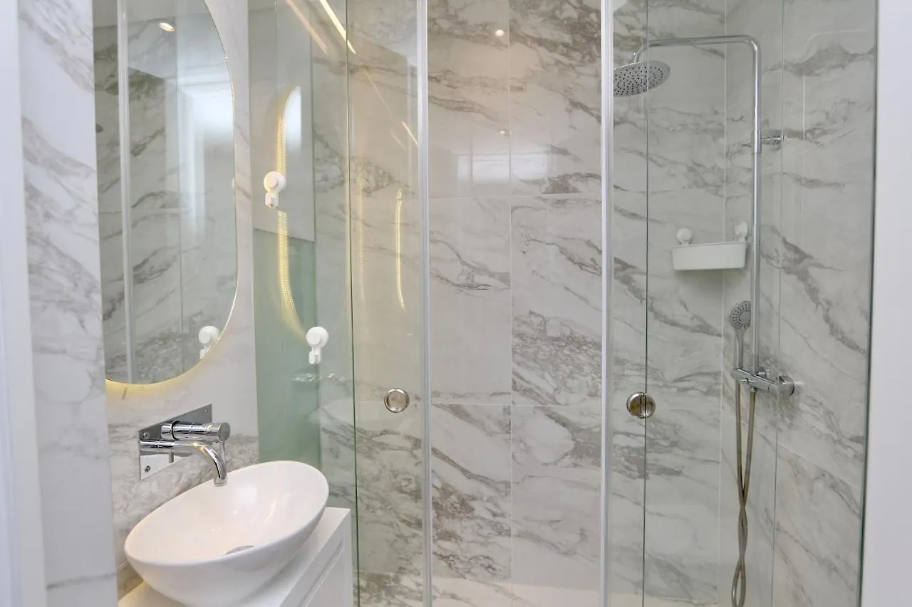 Lake 24: Luxury Marina Apartment Near Falesia Beach Vilamoura